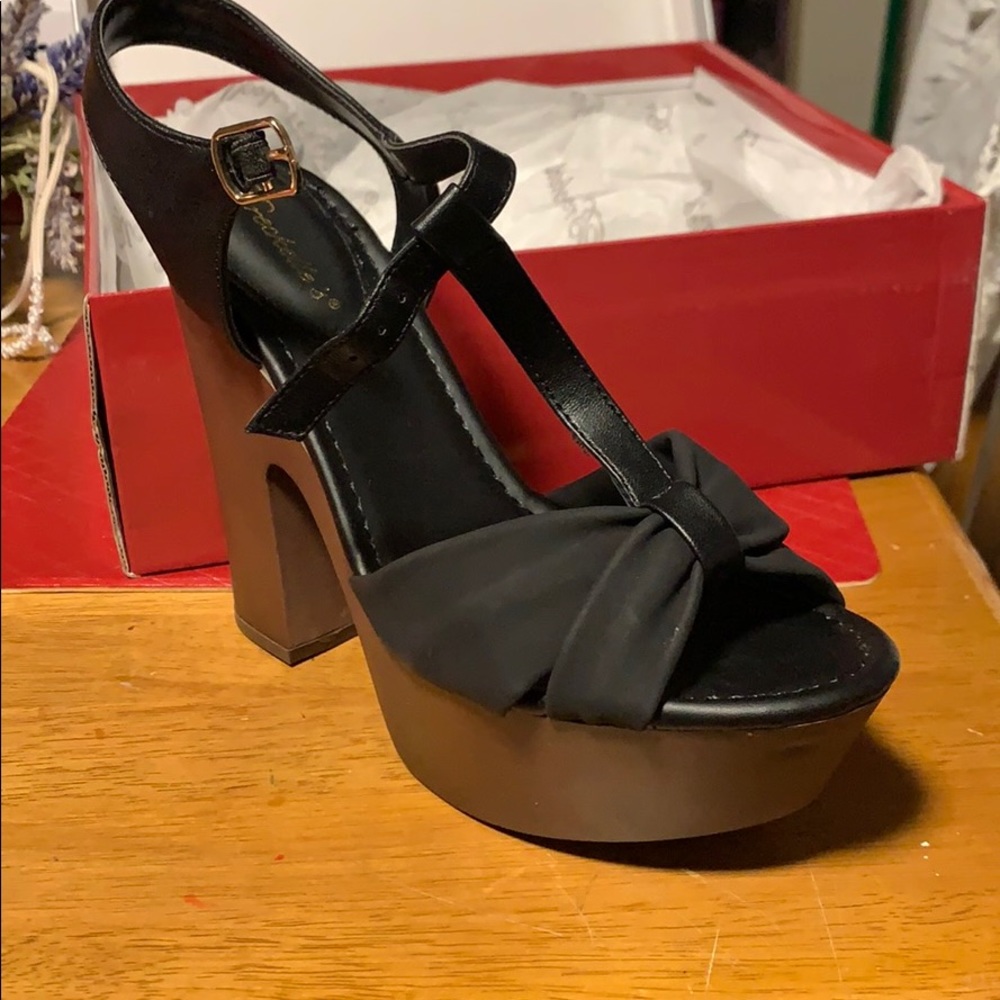 BRECKELLE’s heels